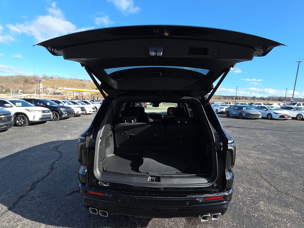 New 2026 Chevrolet Traverse RS w/ LPO, Floor Liner Package AWD/4WD image 33