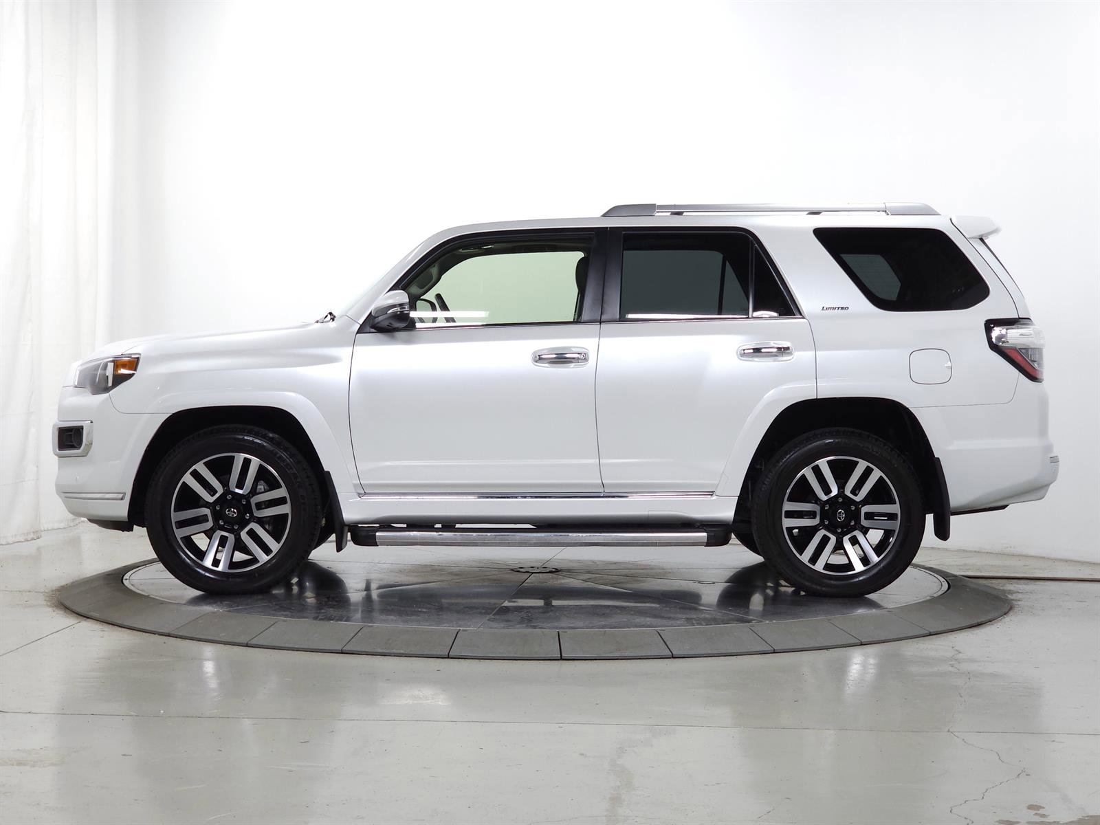 Used 2024 Toyota 4Runner Limited AWD/4WD image 5