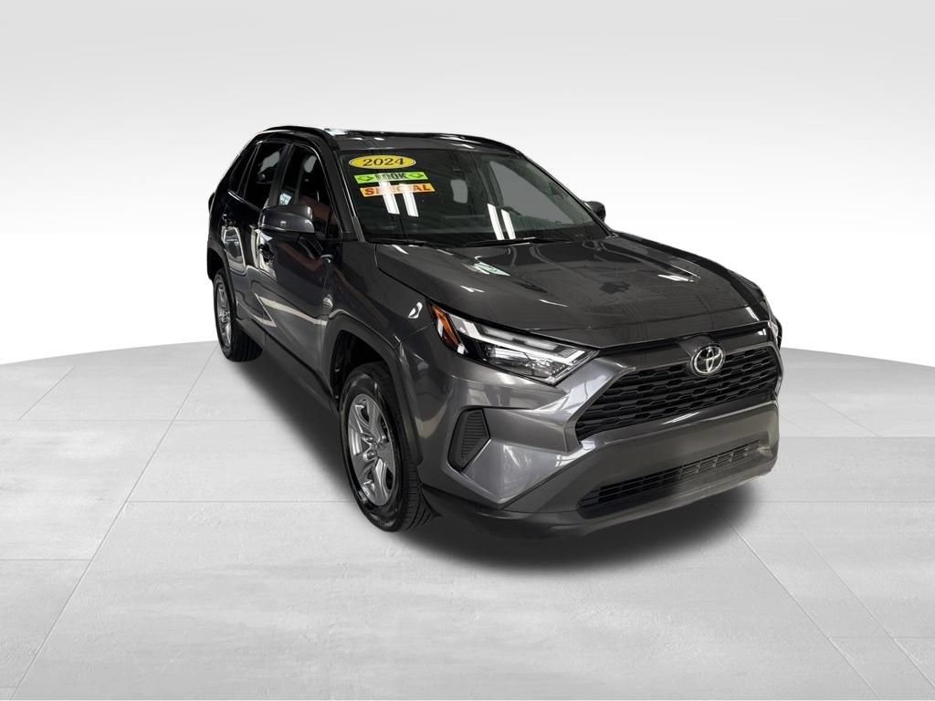 Used 2024 Toyota RAV4 XLE FWD image 8