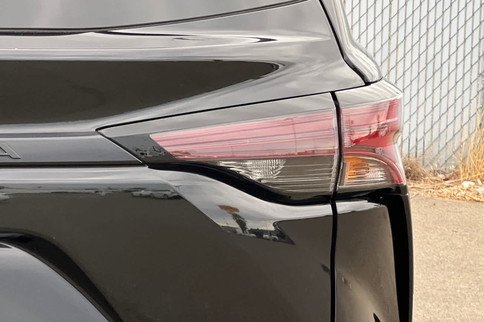 Certified 2025 Toyota Sienna LE FWD image 21