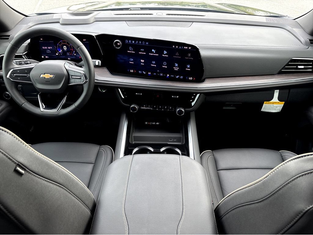 New 2025 Chevrolet Suburban Premier RWD image 4