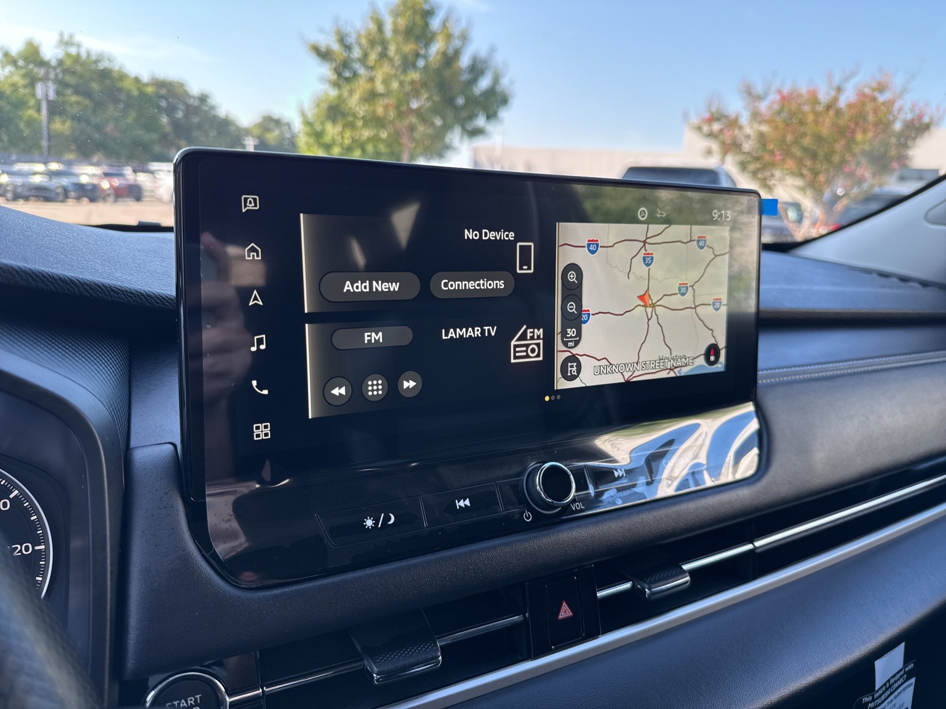 New 2025 Mitsubishi Outlander SE image 8