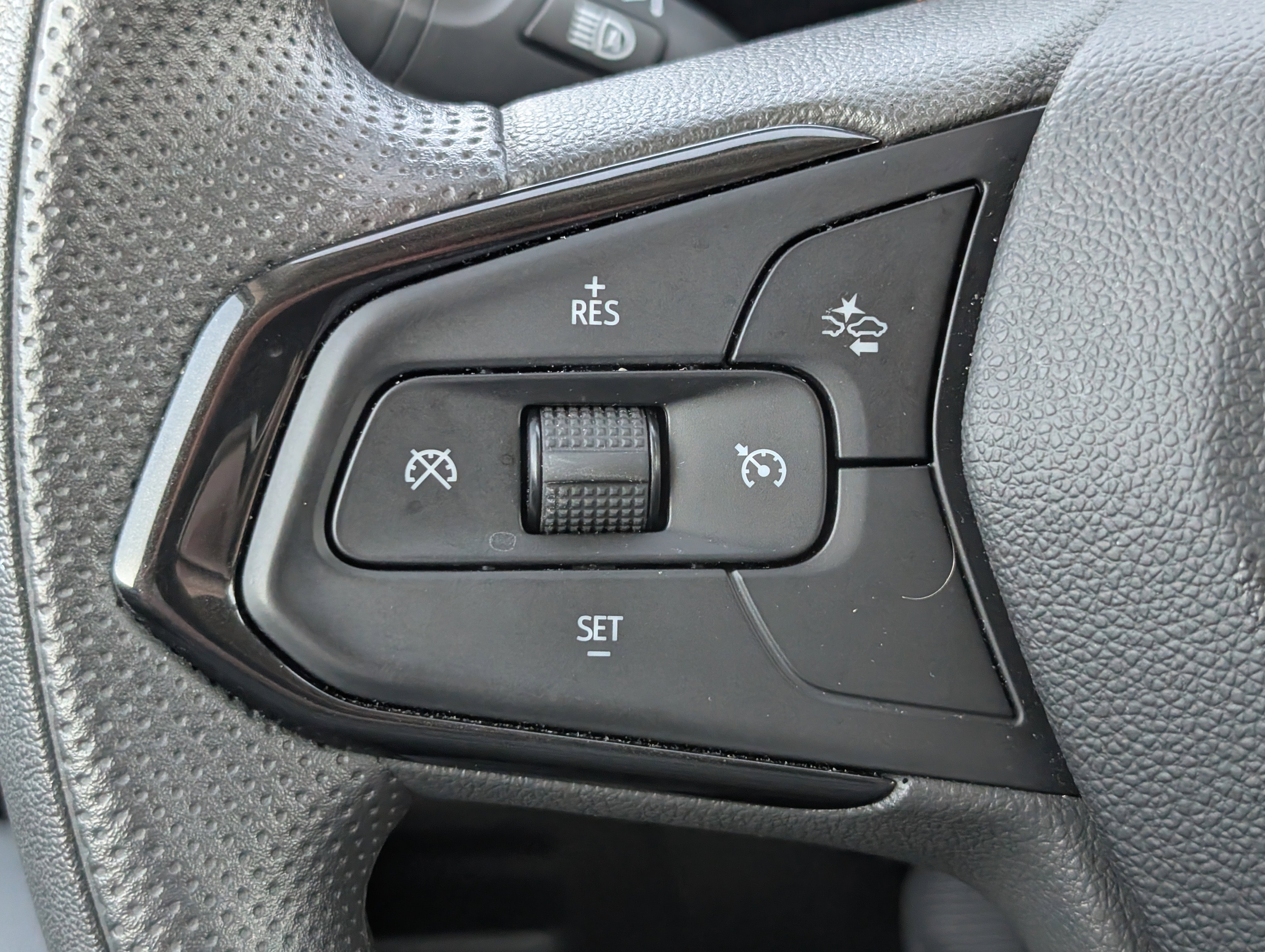 Used 2025 Chevrolet TrailBlazer LT AWD/4WD image 21