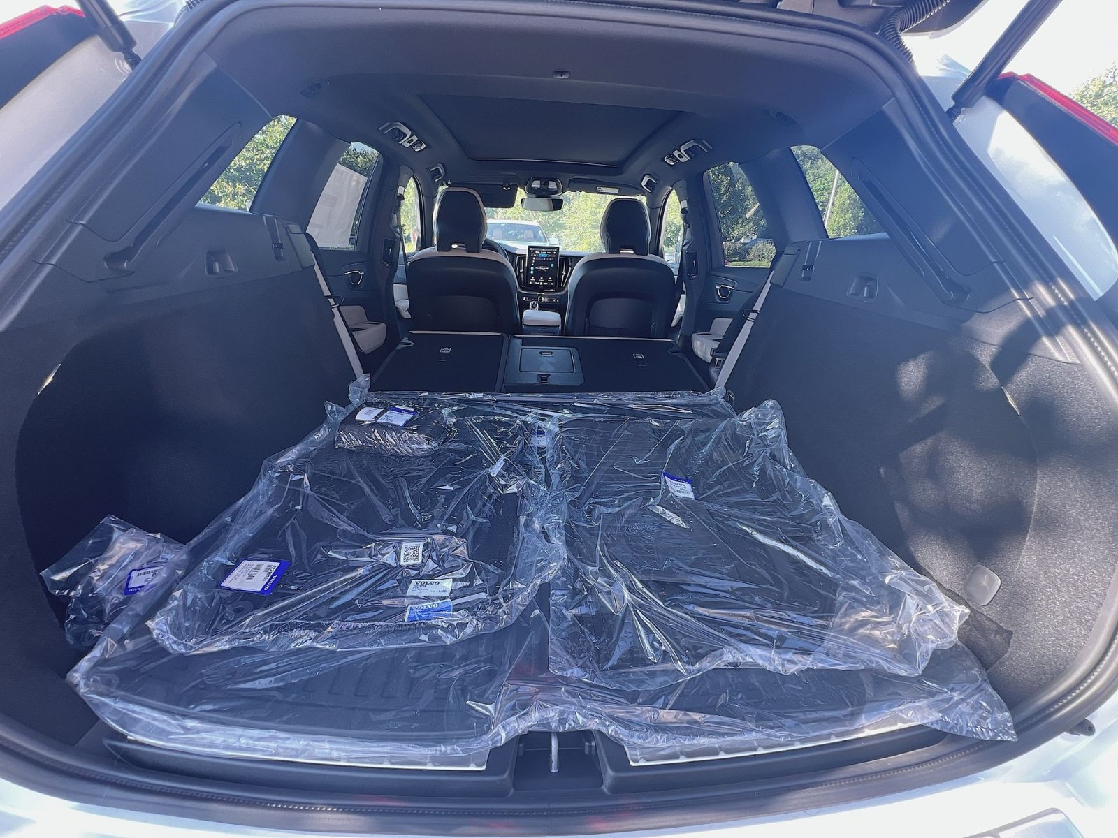 New 2026 Volvo XC60 B5 Plus w/ Protection Package Premier AWD/4WD image 26