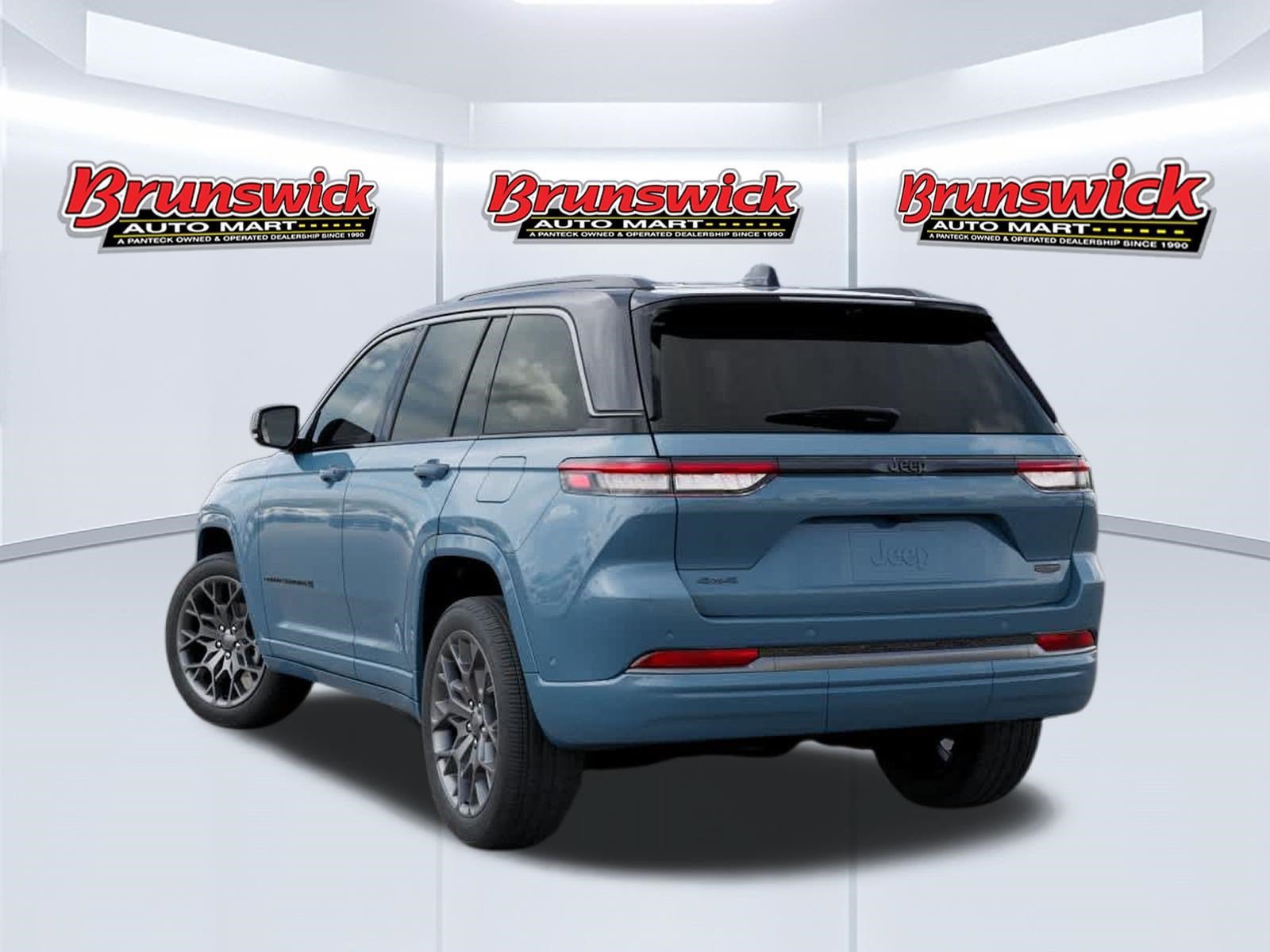 New 2026 Jeep Grand Cherokee Summit w/ Obsidian Package AWD/4WD image 3