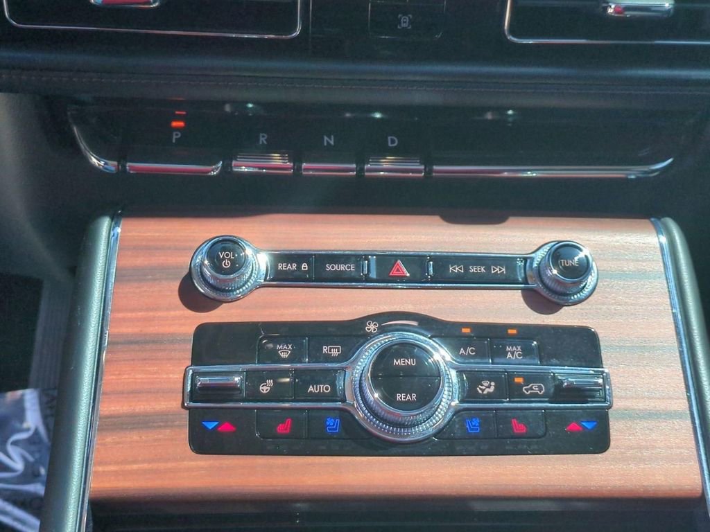 Used 2024 Lincoln Aviator Reserve w/ Equipment Group 201A image 23