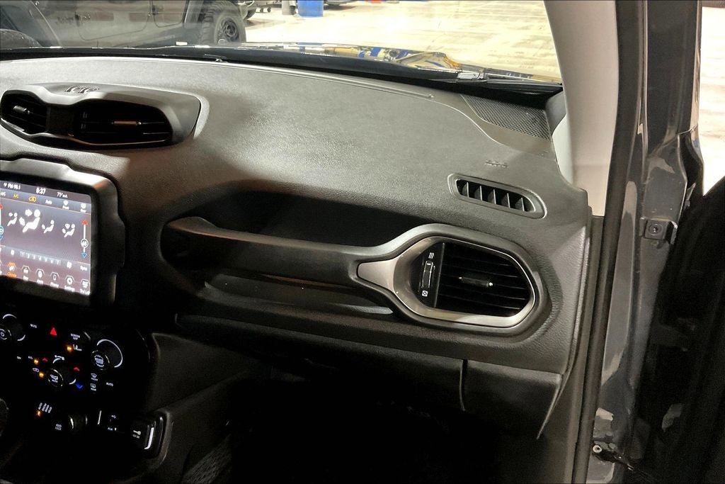 Used 2023 Jeep Renegade Latitude image 15