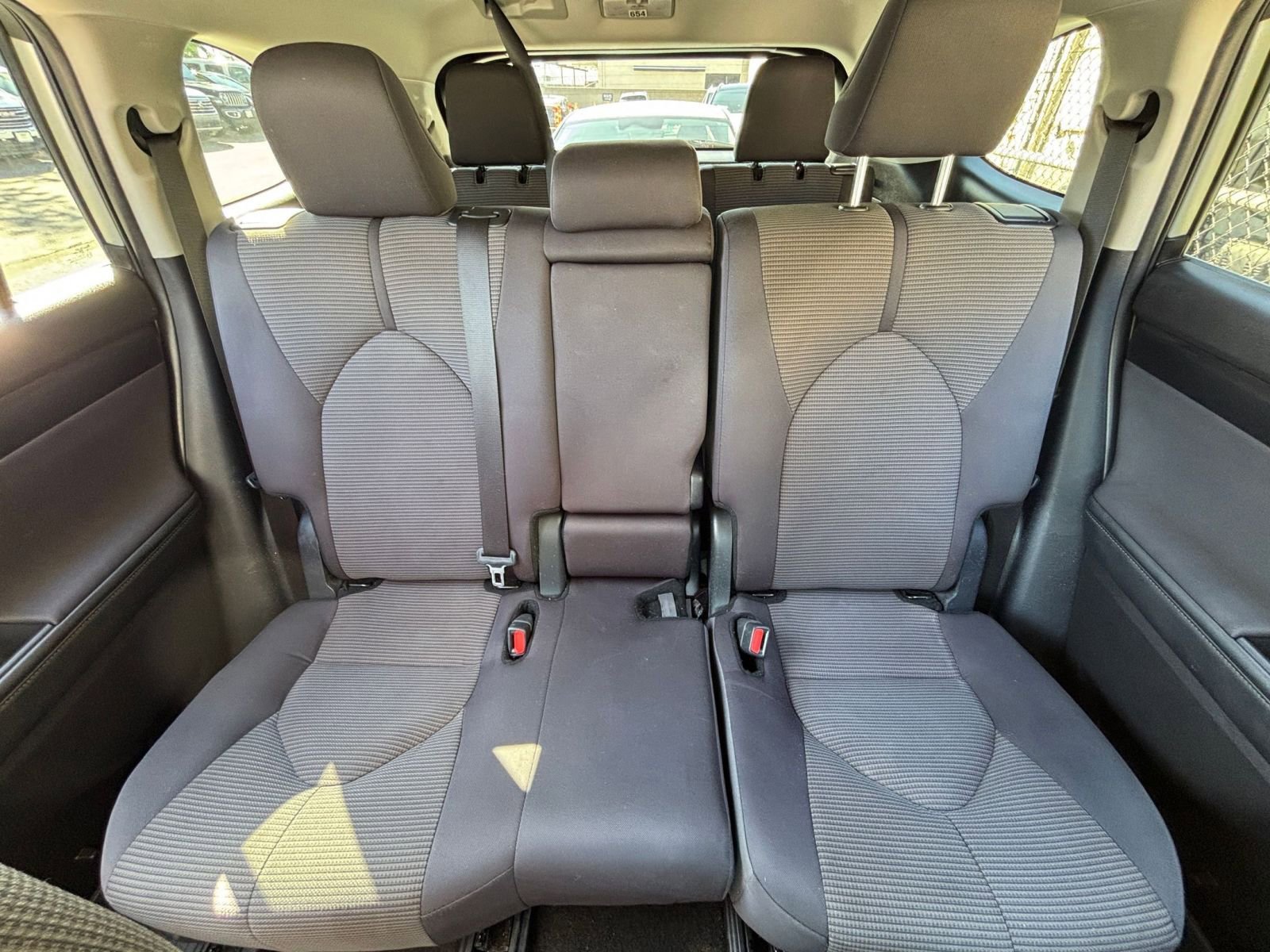 Used 2025 Toyota Highlander LE image 39