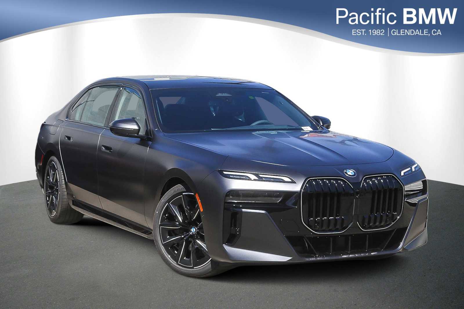 New 2025 BMW 760i xDrive w/ Premium Package