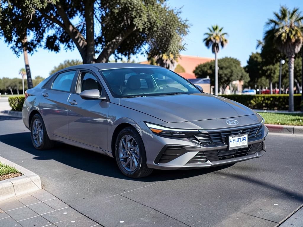 Certified 2024 Hyundai Elantra SEL FWD image 4