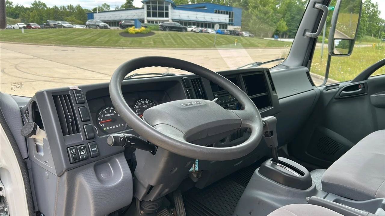 Used 2018 Isuzu NPR RWD image 26
