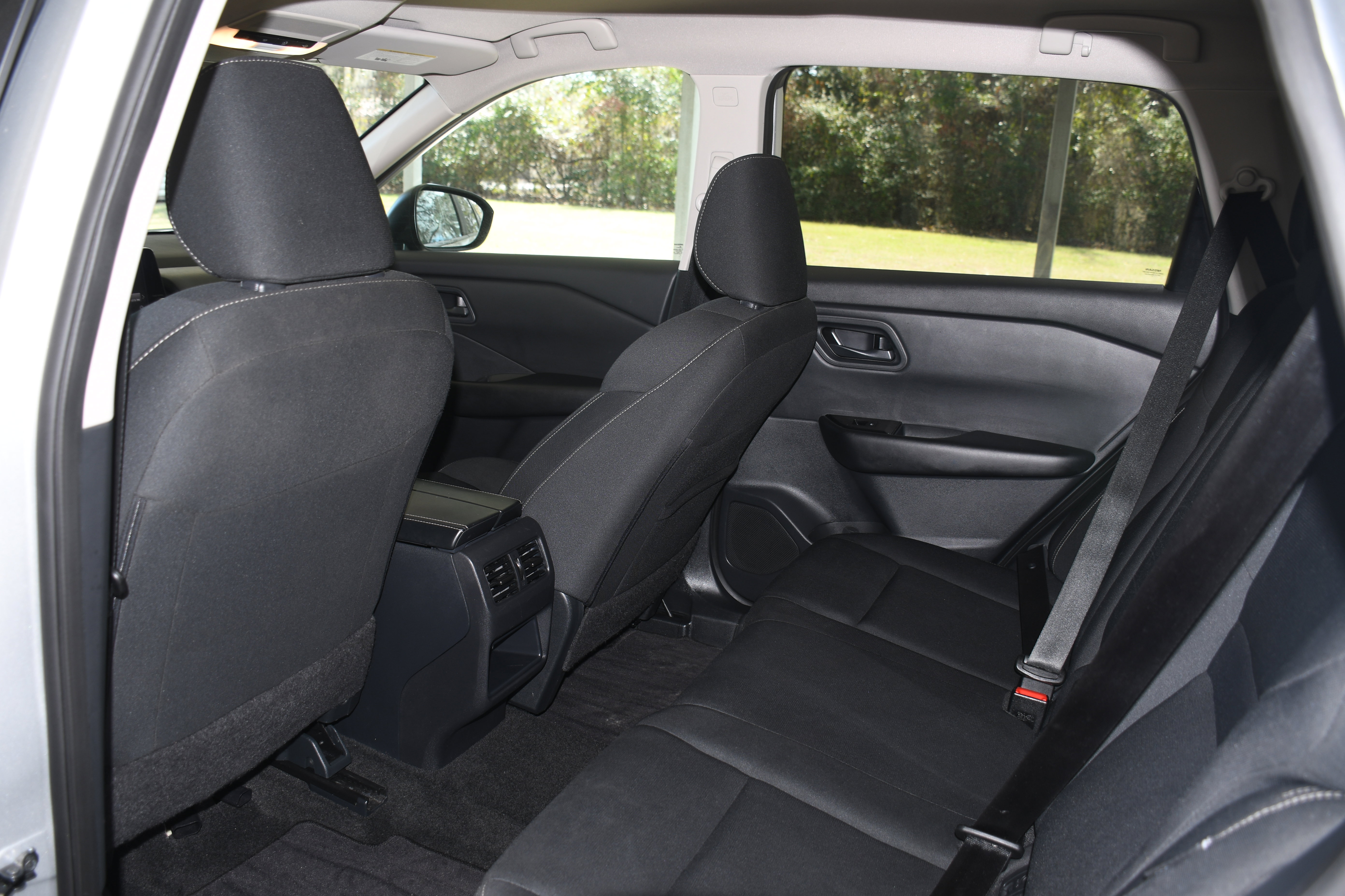 Used 2024 Nissan Rogue S image 14