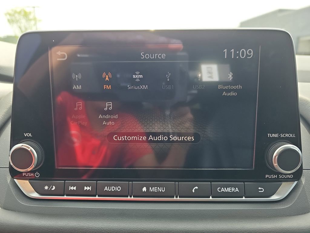 Used 2025 Nissan Rogue SV w/ SV Premium Package image 25