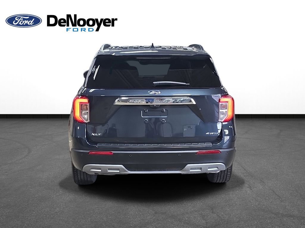 Used 2023 Ford Explorer XLT w/ Equipment Group 202A image 8
