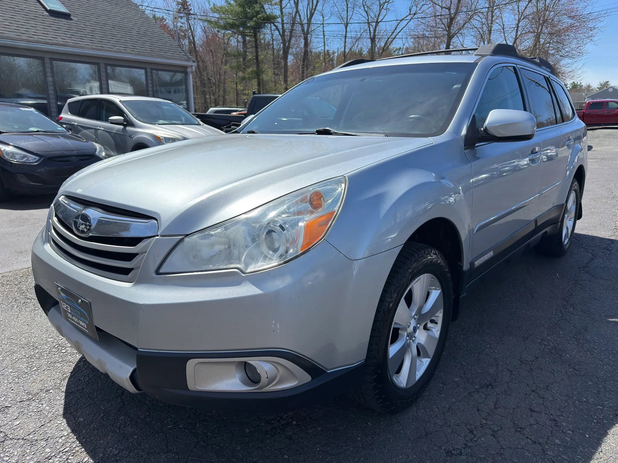 Used 2012 Subaru Outback 3.6R Limited w/ Moonroof Pkg image 3