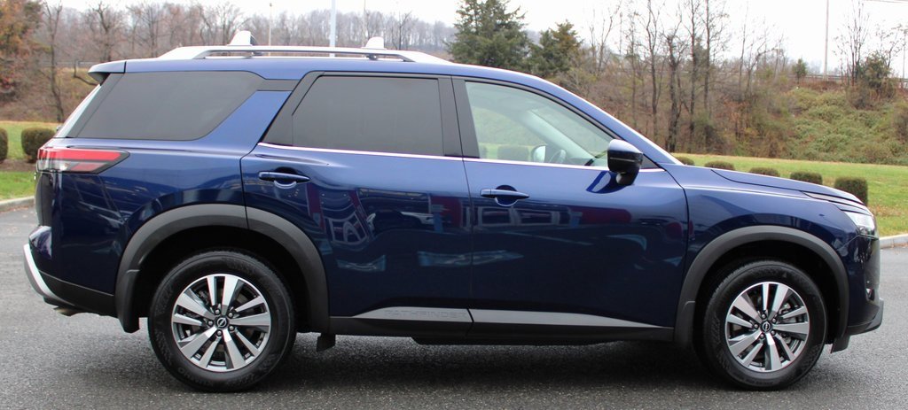 Certified 2024 Nissan Pathfinder SL image 4