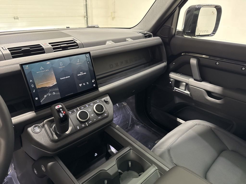 Used 2025 Land Rover Defender 110 S image 15