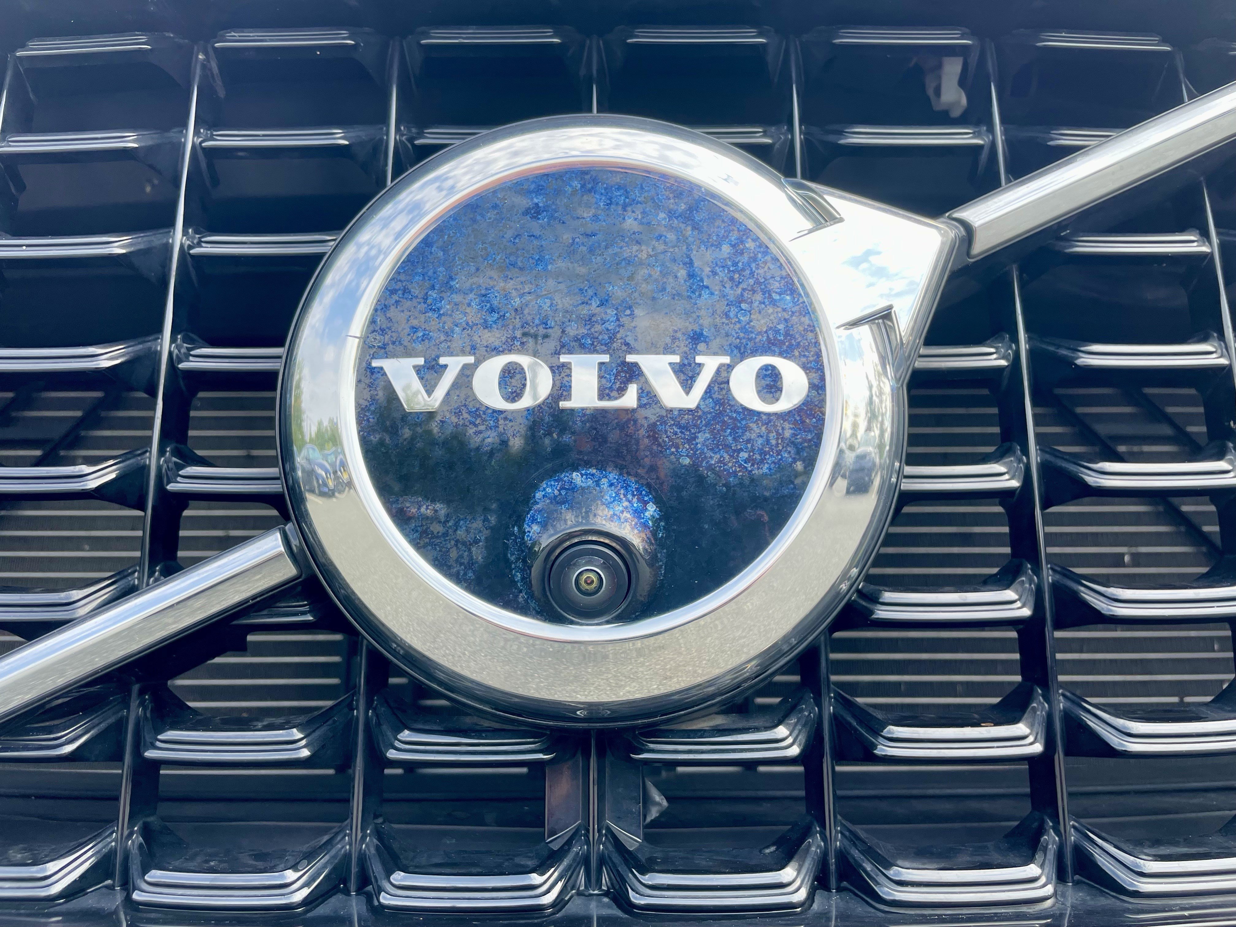 Used 2022 Volvo XC60 B6 R-Design w/ Advanced Package image 32