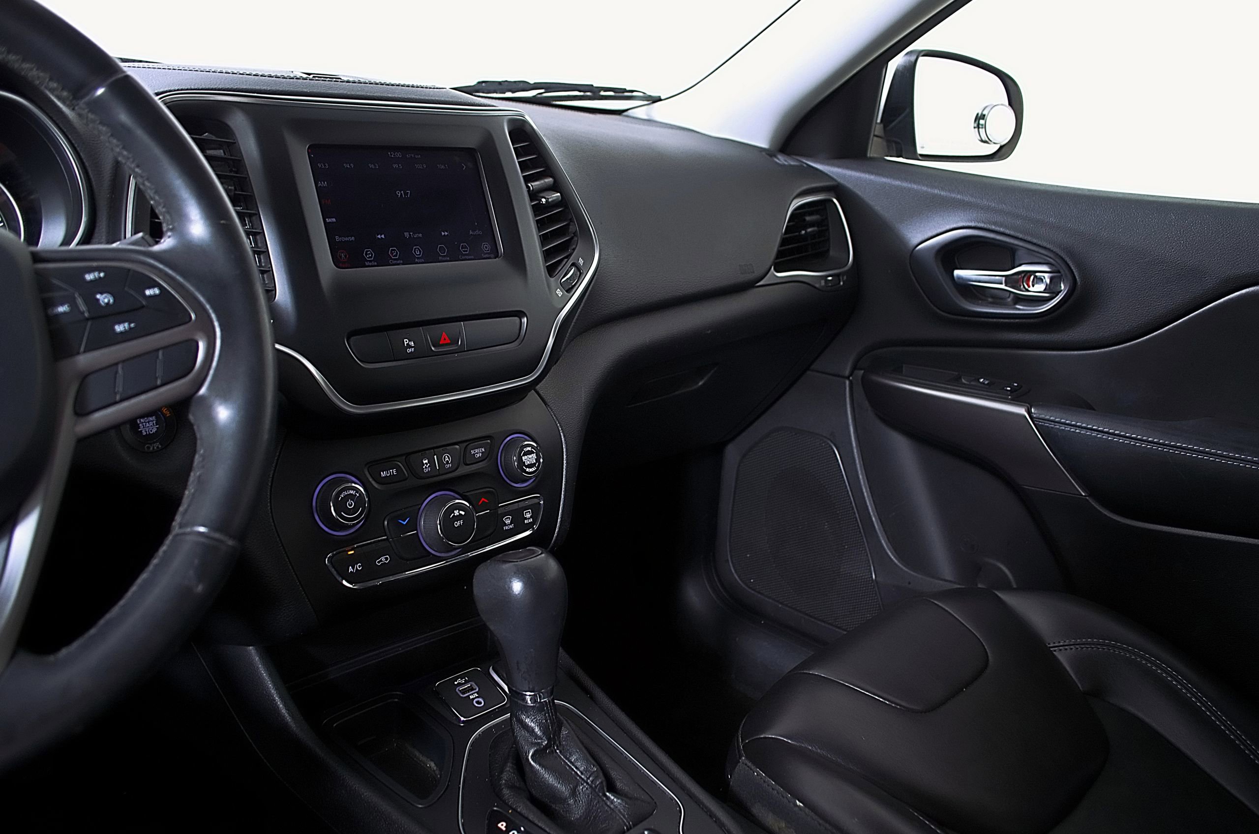 Used 2019 Jeep Cherokee Latitude Plus image 27