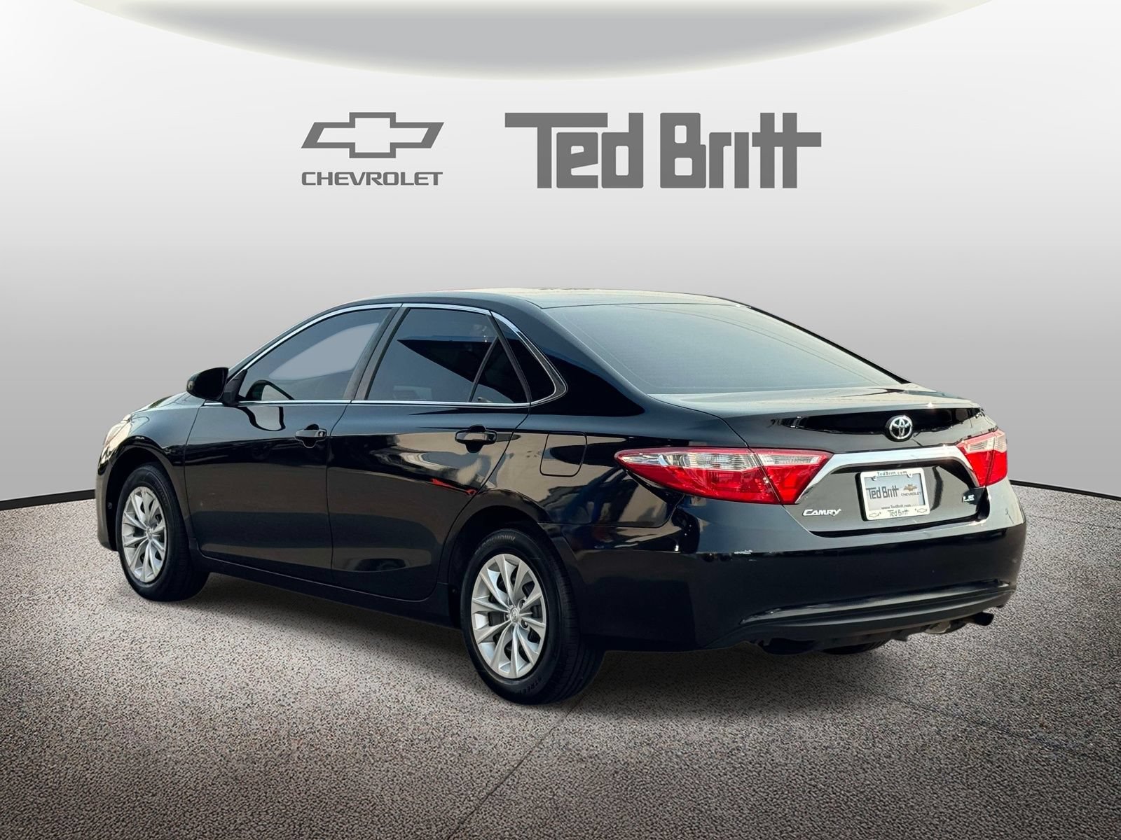 Used 2017 Toyota Camry LE FWD image 4