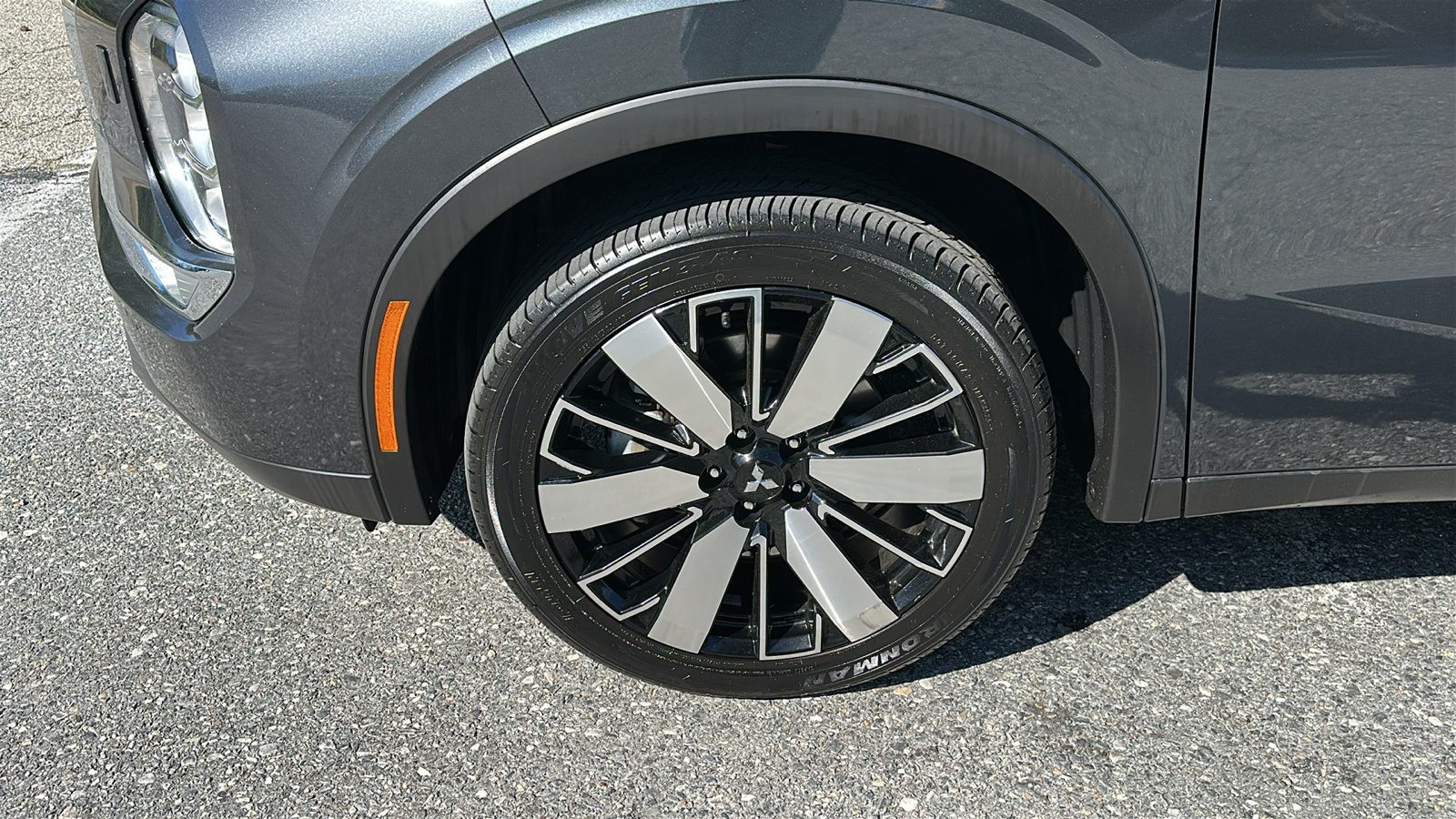 Used 2025 Mitsubishi Outlander SE AWD/4WD image 9
