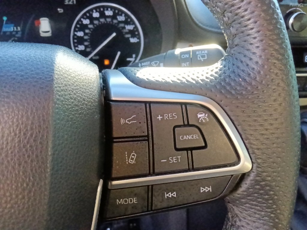 Used 2022 Toyota Sienna Limited image 19