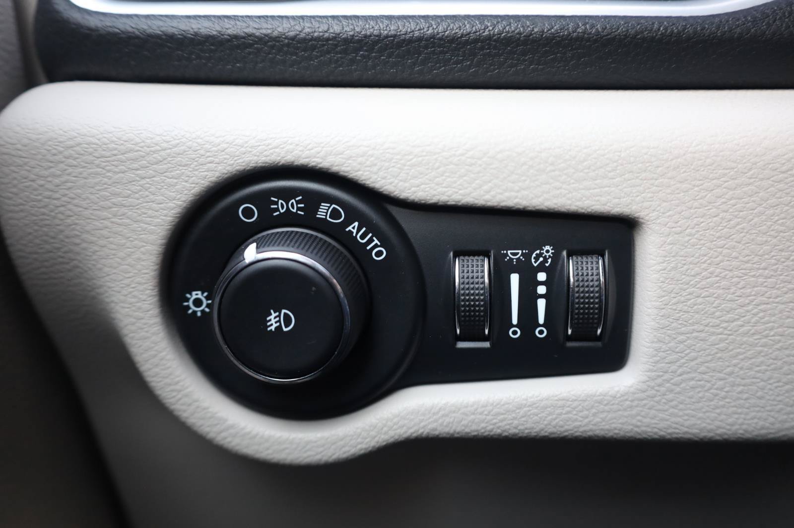 Used 2022 Chrysler Pacifica Limited FWD image 34