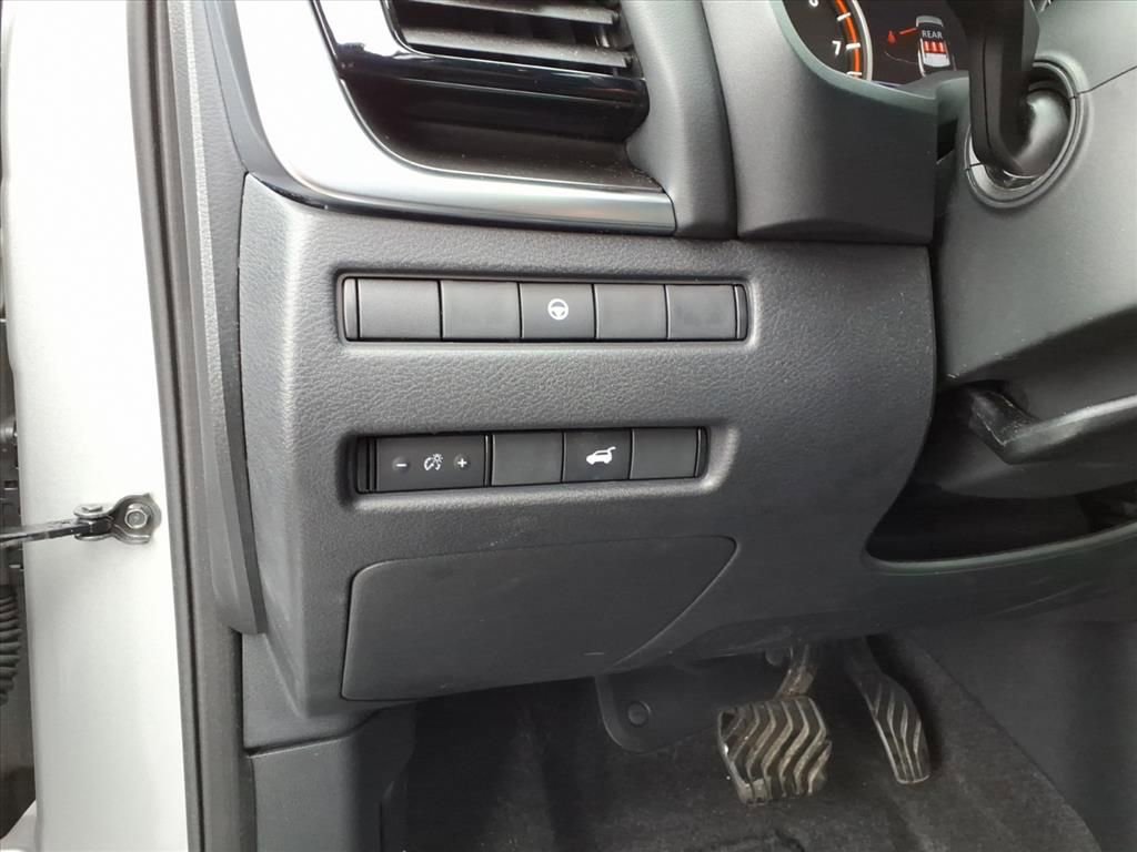 Used 2023 Nissan Rogue SV w/ SV Premium Package image 18