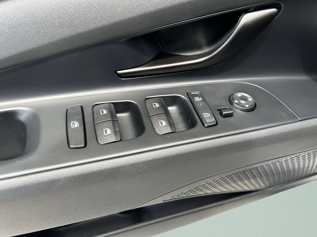 Certified 2025 Hyundai Elantra Sport FWD image 21