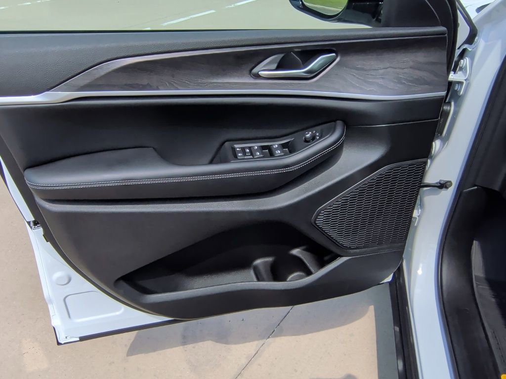 New 2026 Jeep Grand Cherokee L 2WD image 10