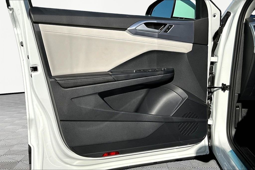 New 2026 Volkswagen Taos SE image 18