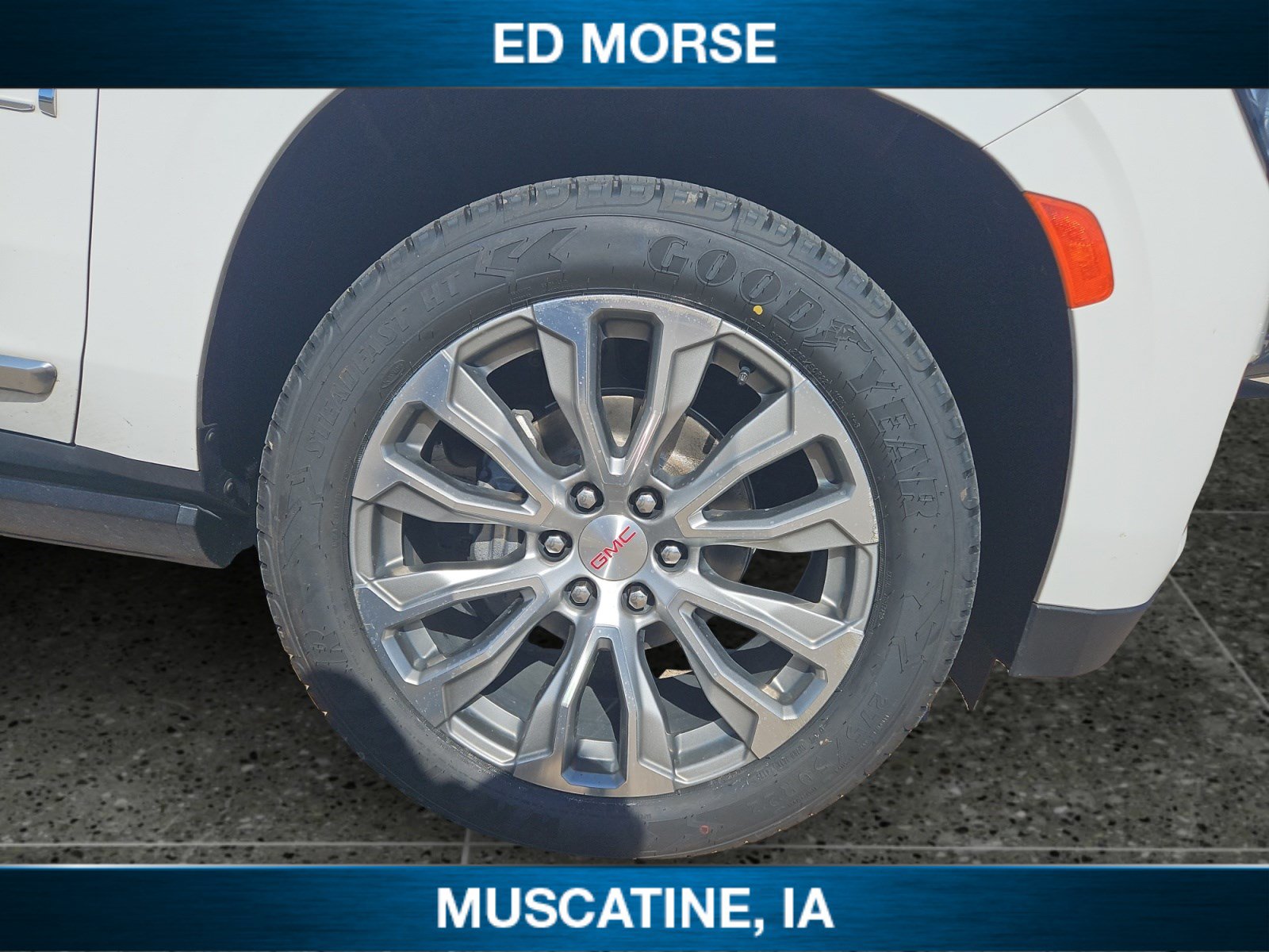 Used 2023 GMC Yukon XL Denali AWD/4WD image 12