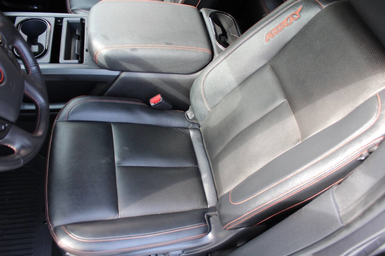 Used 2023 Nissan Titan PRO-4X w/ Pro-4x Convenience Package image 3