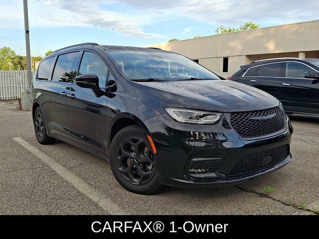 Used 2024 Chrysler Pacifica Premium FWD image 2