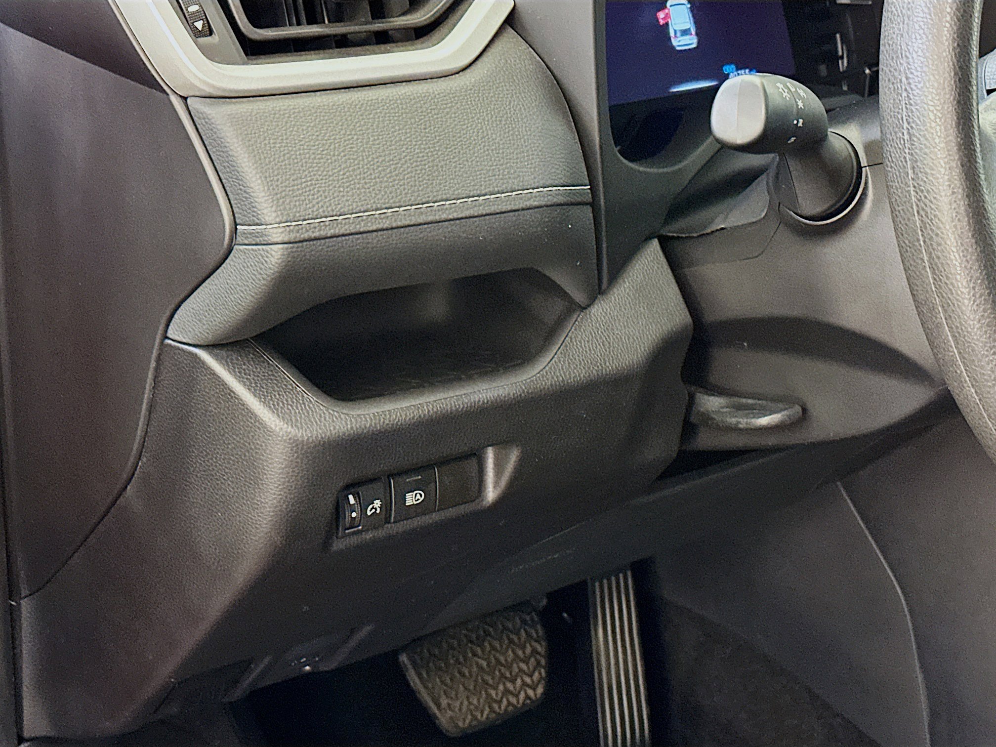 Used 2024 Toyota RAV4 LE image 17