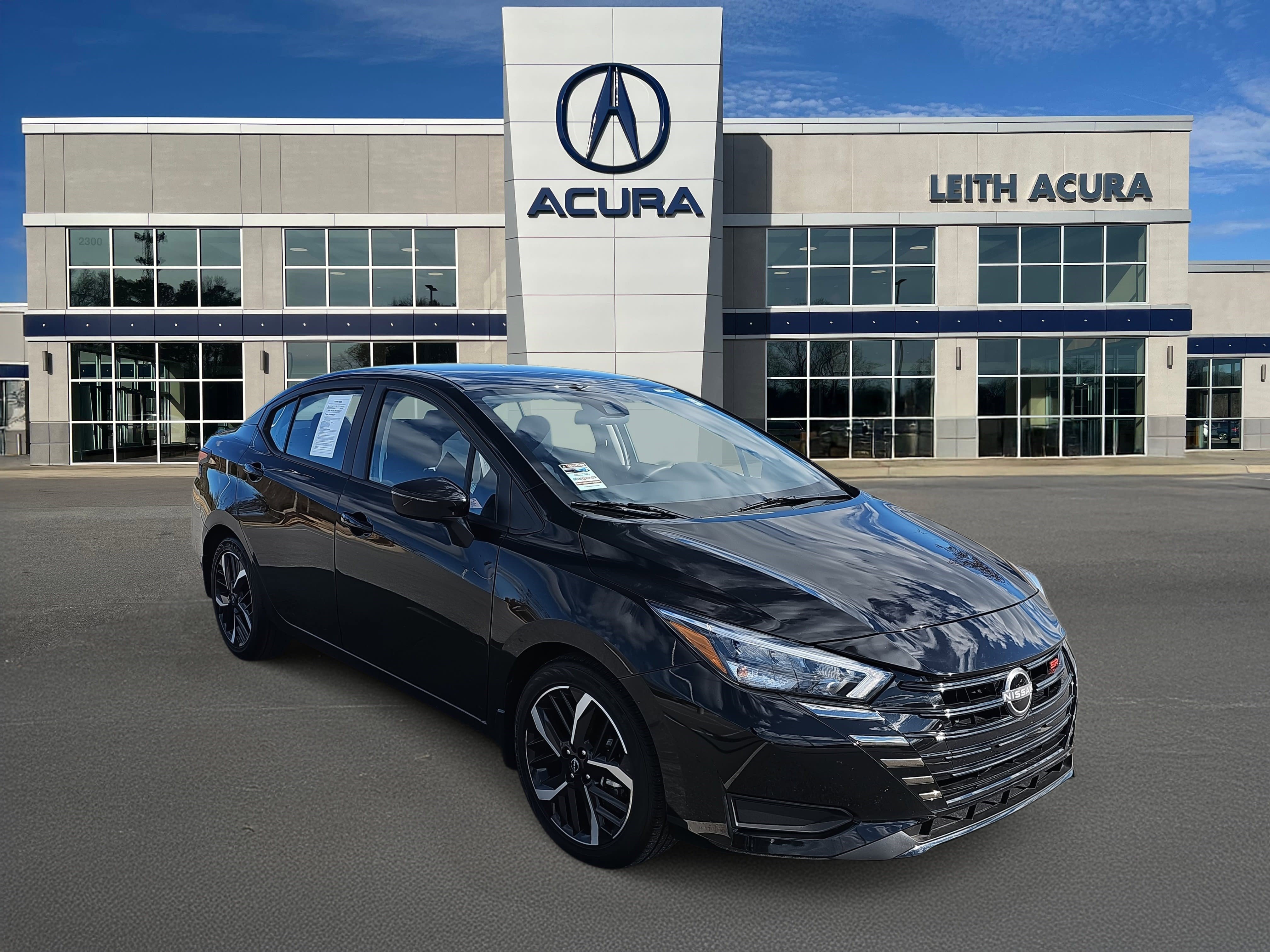 Used 2025 Nissan Versa SR w/ Trunk Package