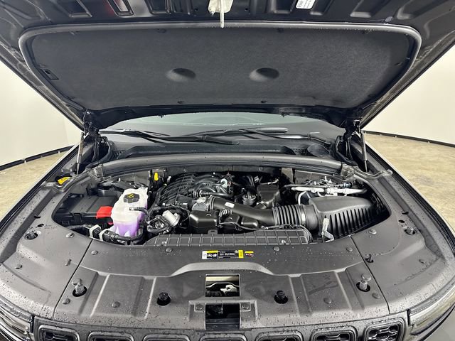 New 2025 Jeep Grand Cherokee L Laredo image 33