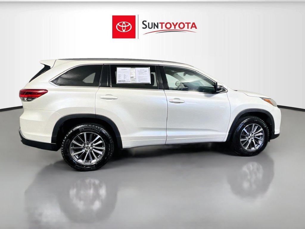 Used 2018 Toyota Highlander XLE FWD image 2