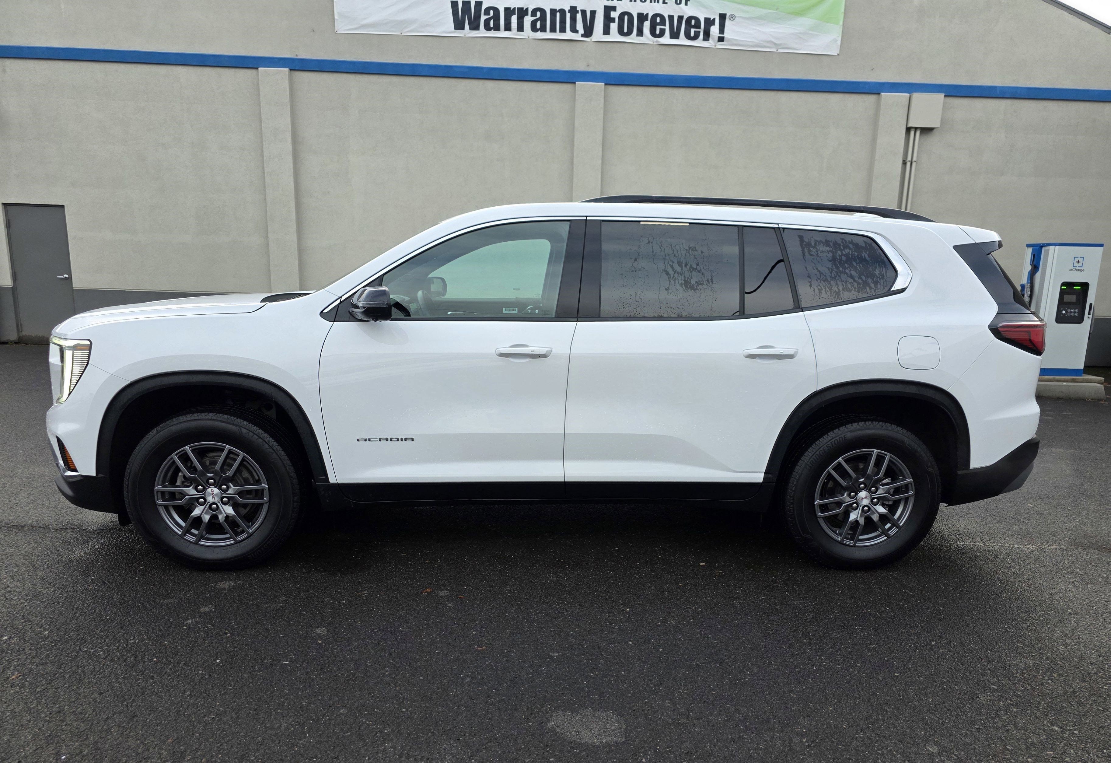 Used 2025 GMC Acadia Elevation image 5