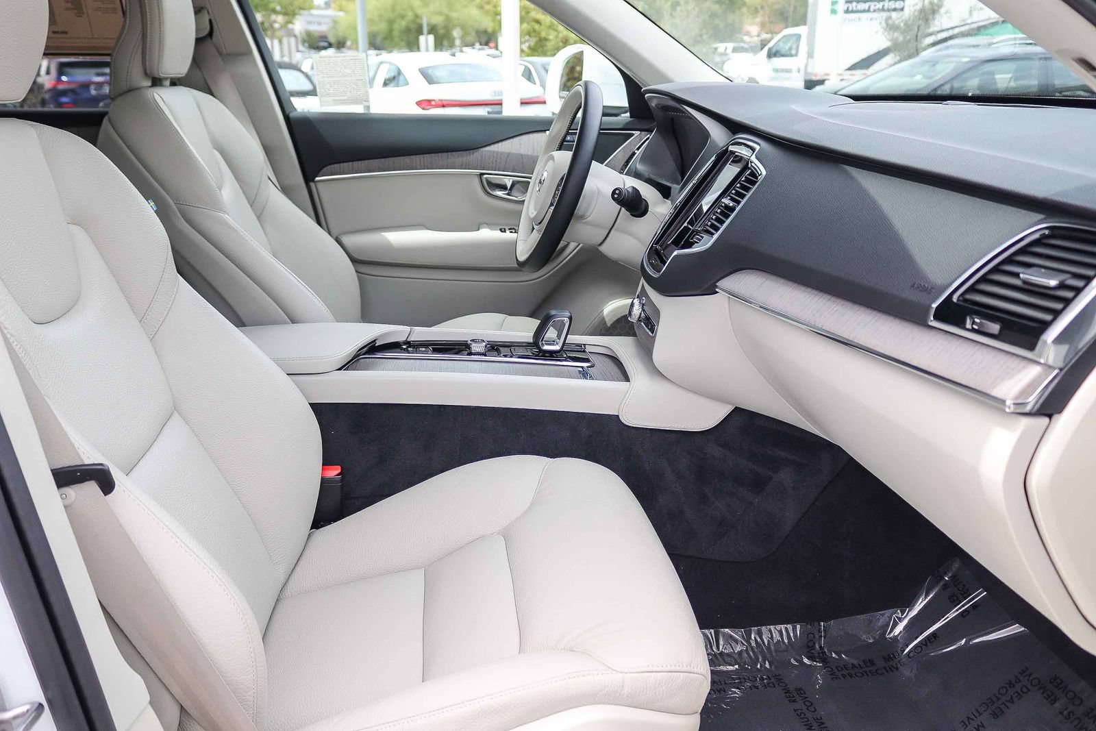 Used 2025 Volvo XC90 T8 Plus w/ Protection Package Premier AWD/4WD image 18