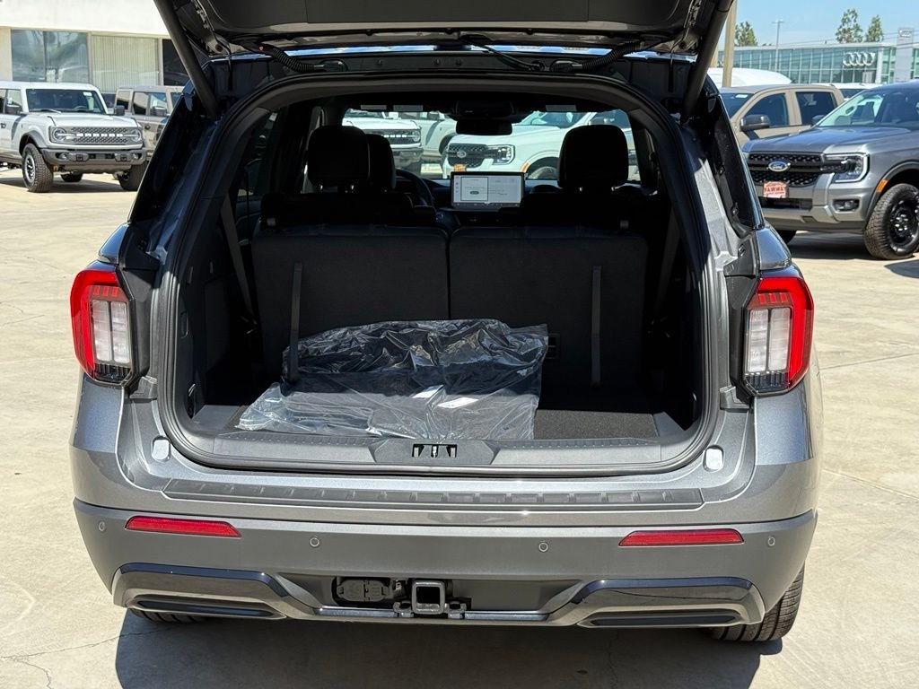 New 2026 Ford Explorer ST-Line w/ ST-Line Street Pack RWD image 15