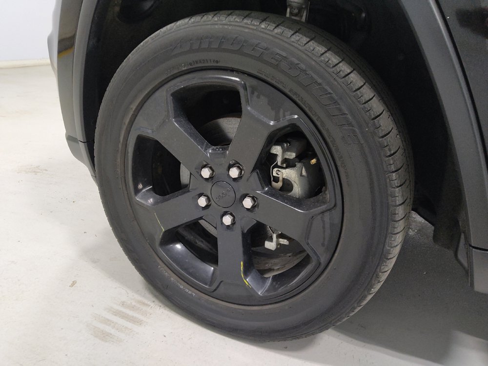 Used 2019 Jeep Grand Cherokee Laredo AWD/4WD image 31