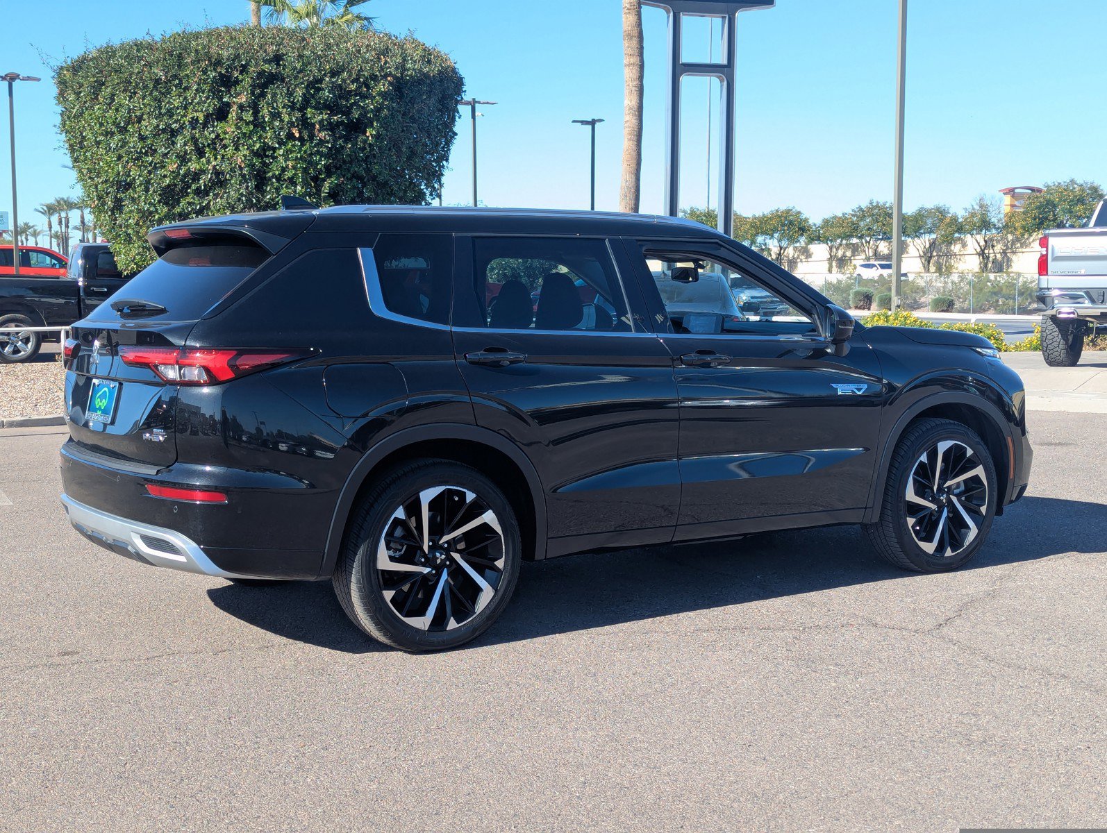 Used 2023 Mitsubishi Outlander SEL image 6