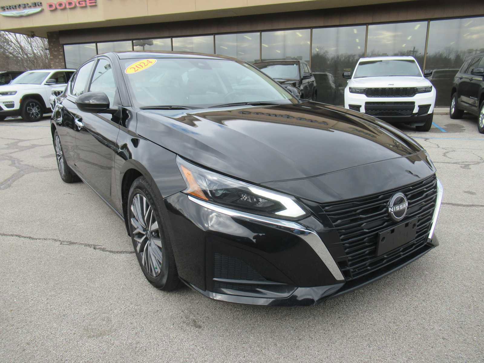 Used 2024 Nissan Altima 2.5 SV w/ SV Premium Package image 9