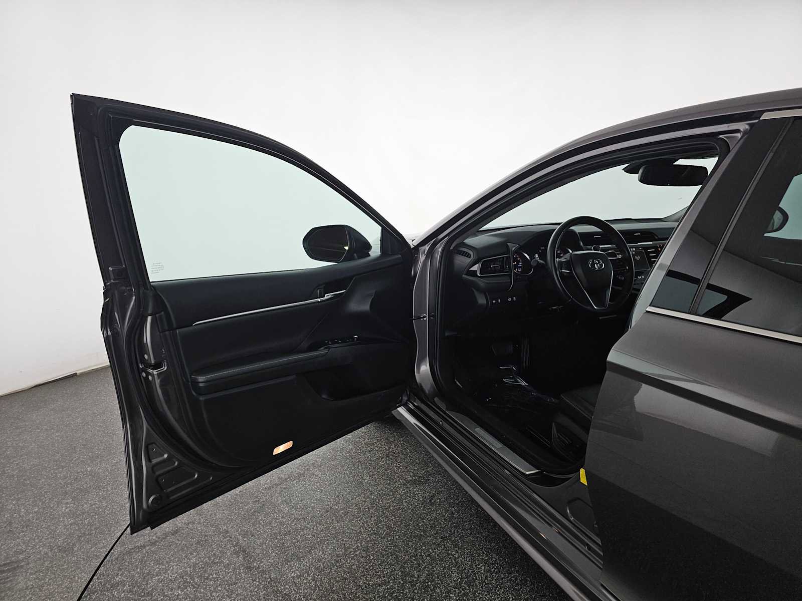 Used 2019 Toyota Camry XSE image 19