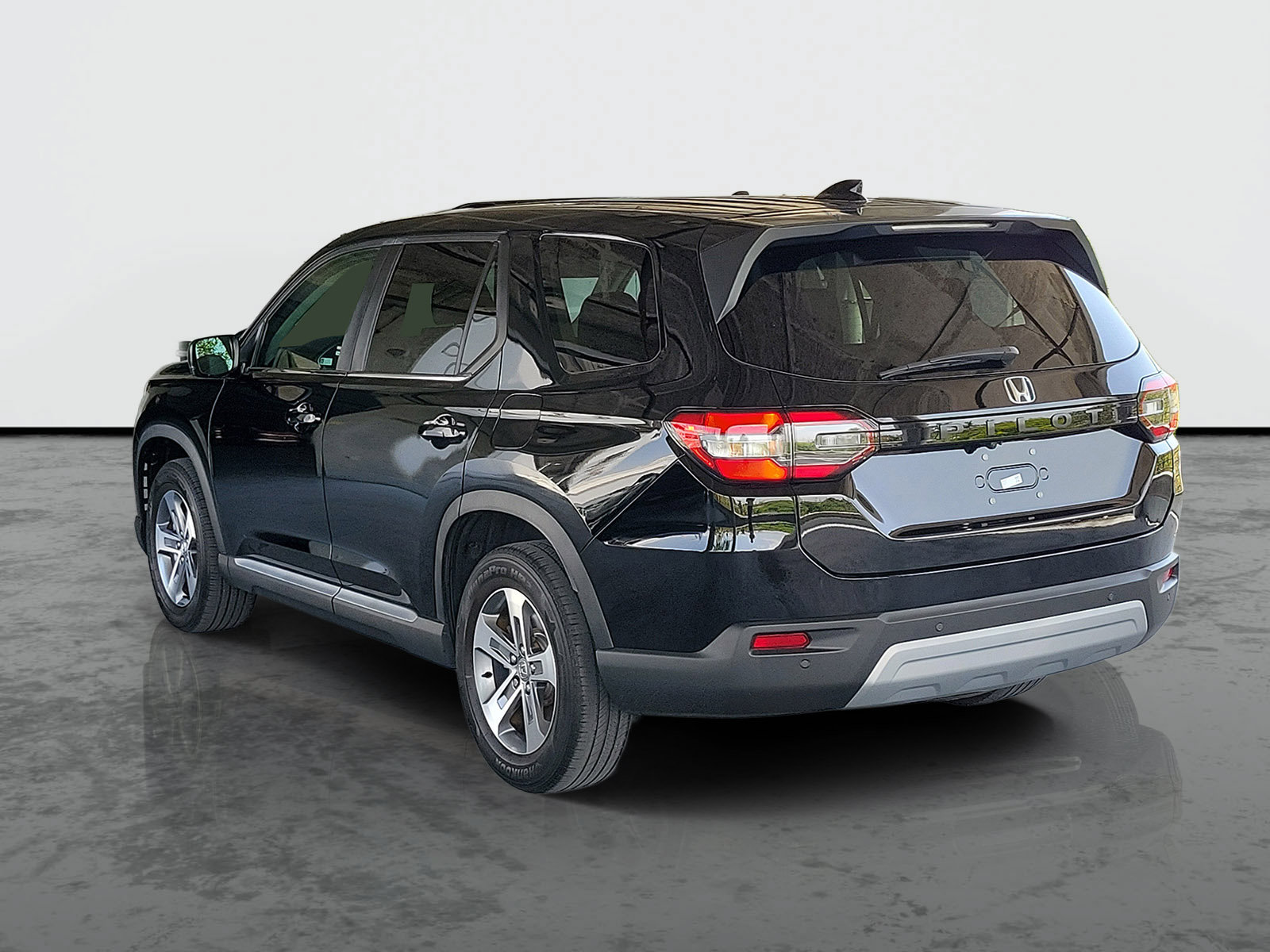 Used 2024 Honda Pilot EX-L image 3