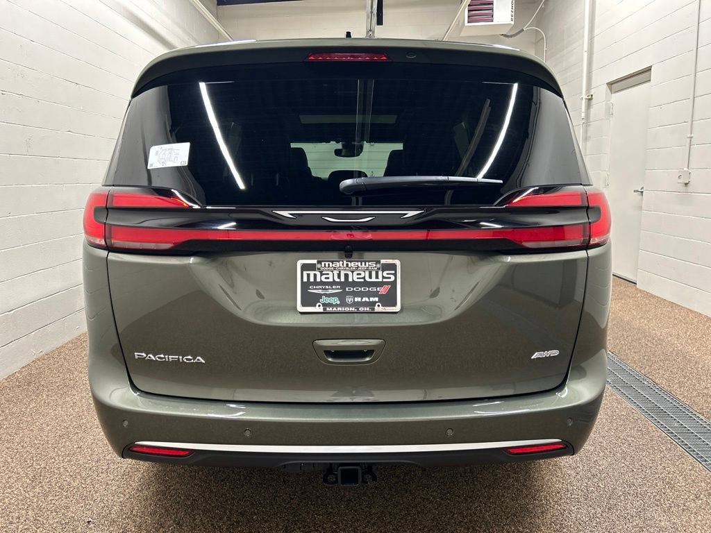 New 2027 Chrysler Pacifica Pinnacle AWD/4WD image 3