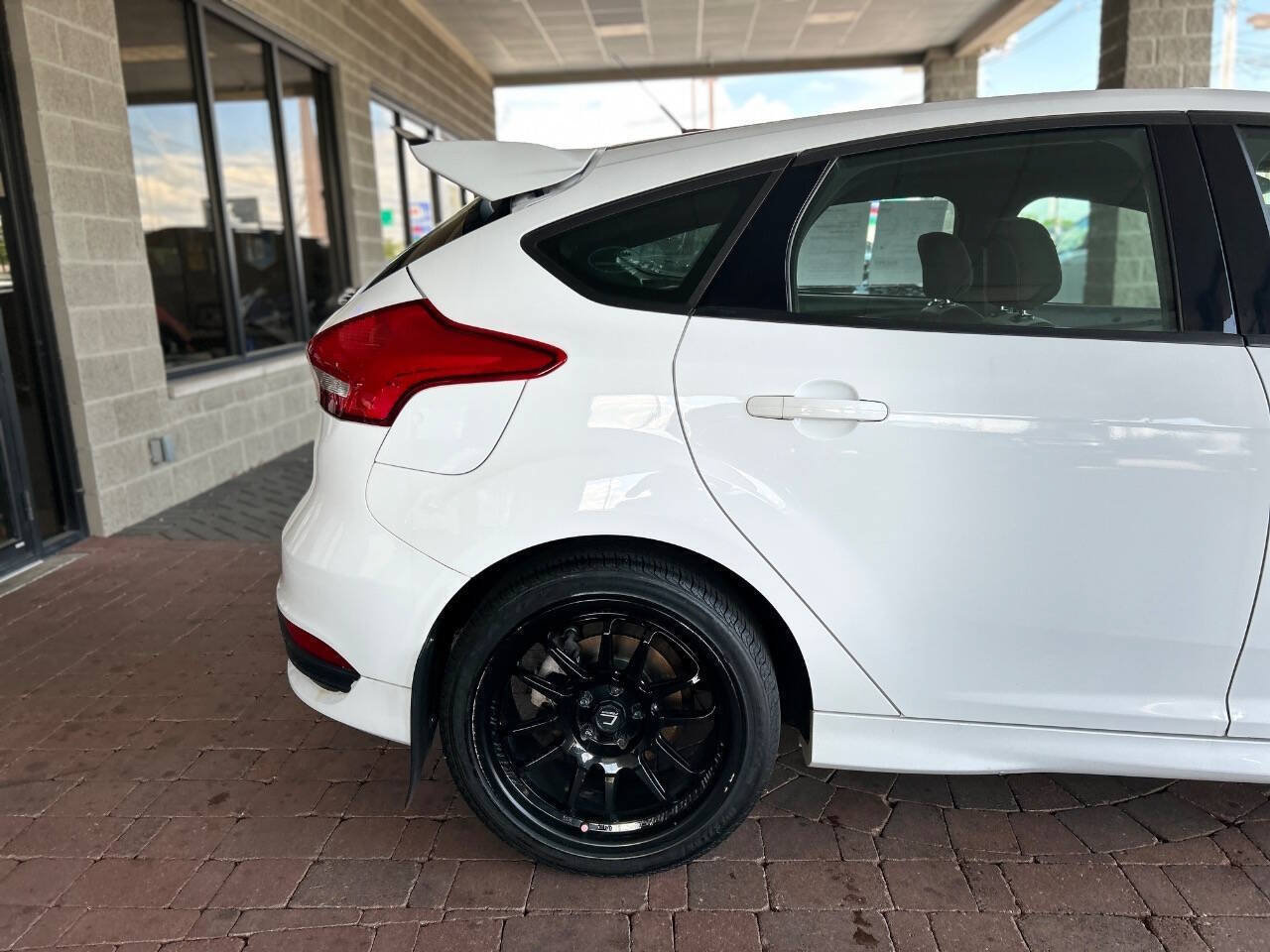 Used 2017 Ford Focus ST FWD image 22
