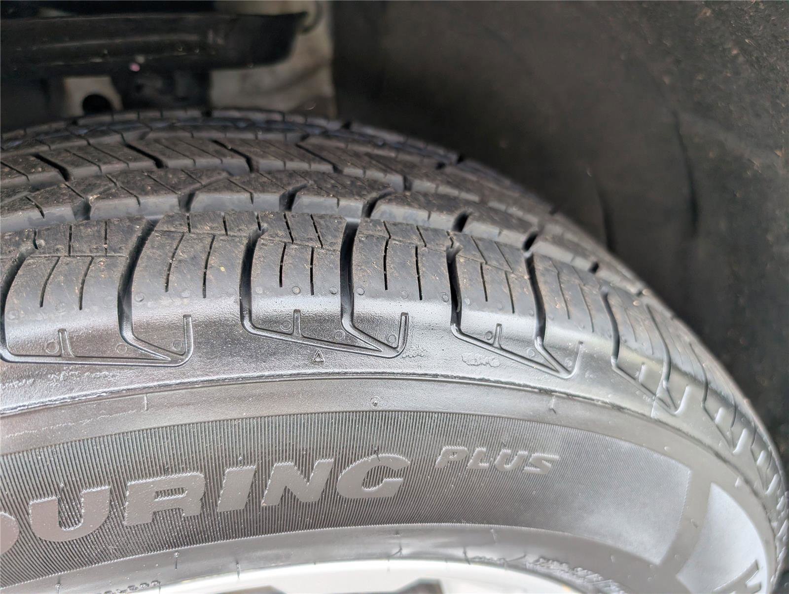 Used 2024 GMC Terrain SLE FWD image 39