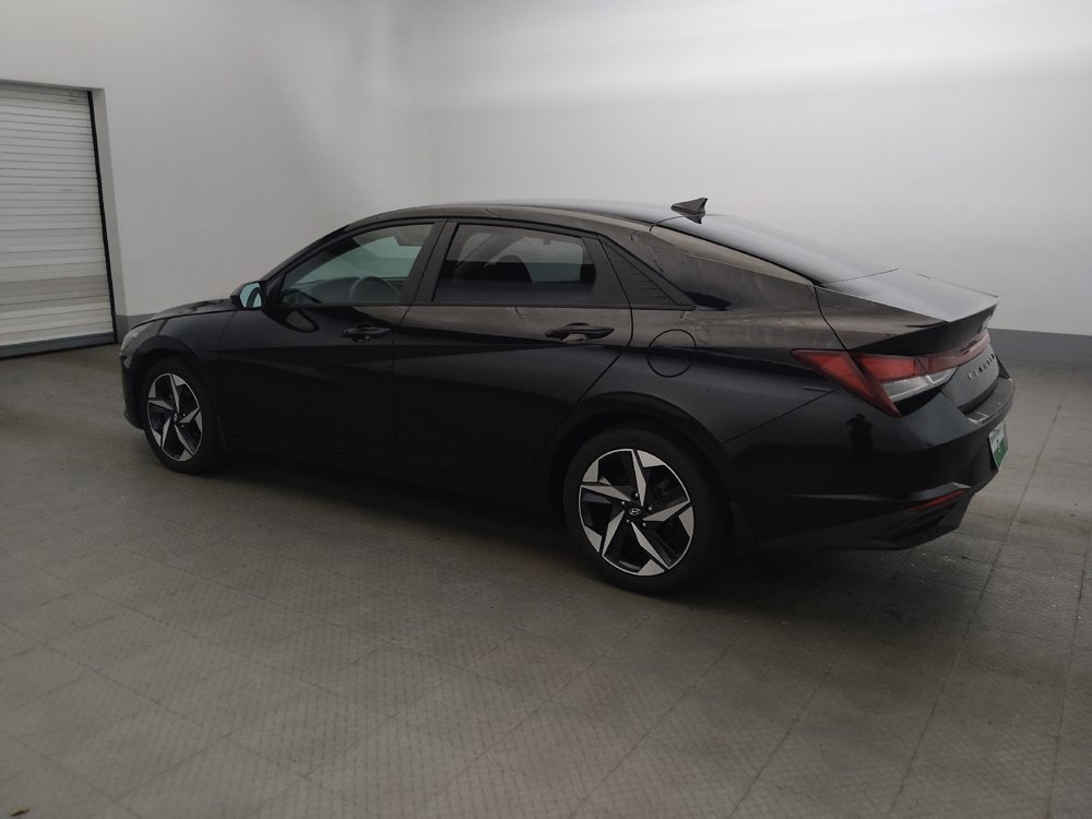 Used 2023 Hyundai Elantra SEL w/ Convenience Package FWD image 3
